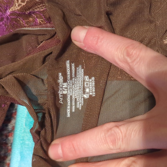 Fancy thong with "skirt" - Picture 3 of 3